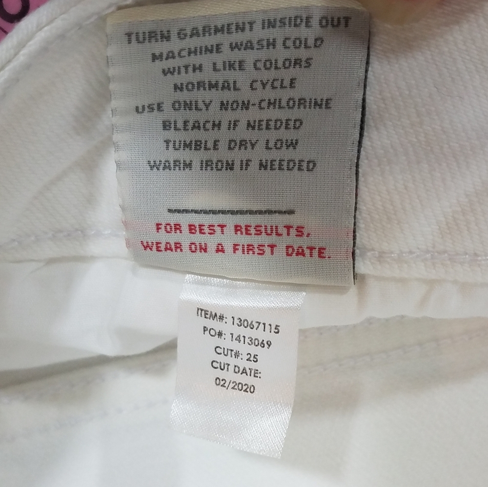 Torrid Button Fly Optic White Distressed Short 22 NWT - Picture 4 of 12
